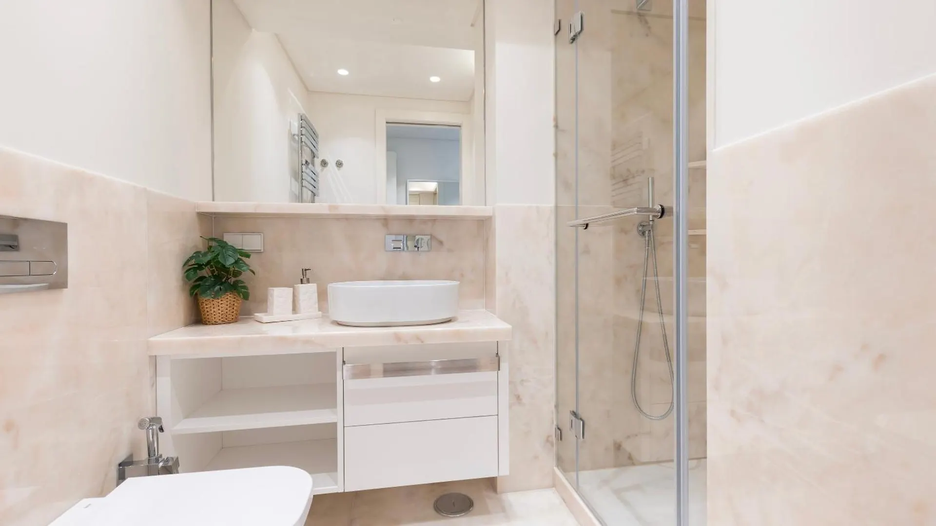 Stunning Property With Balcony By Lovelystay Lisboa