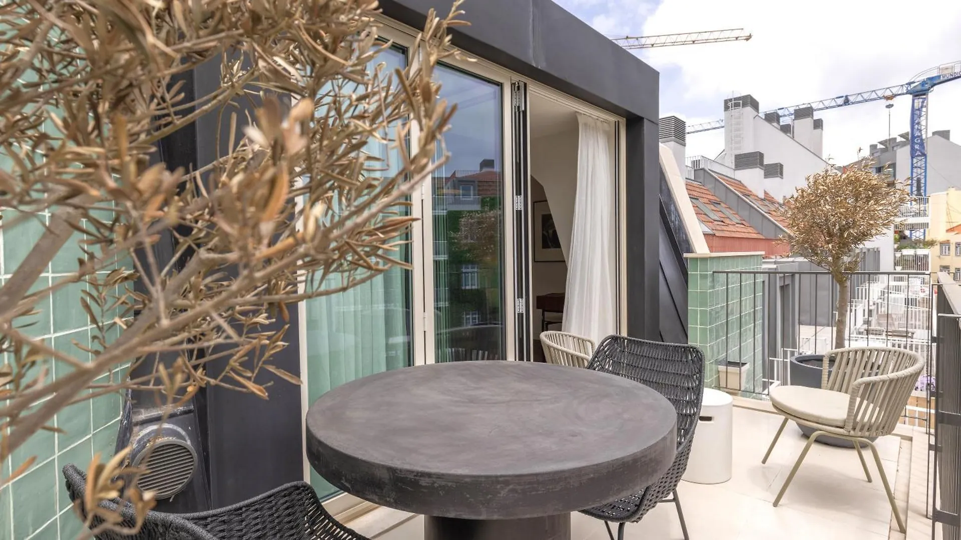 Stunning Property With Balcony By Lovelystay Lizbona Apartament